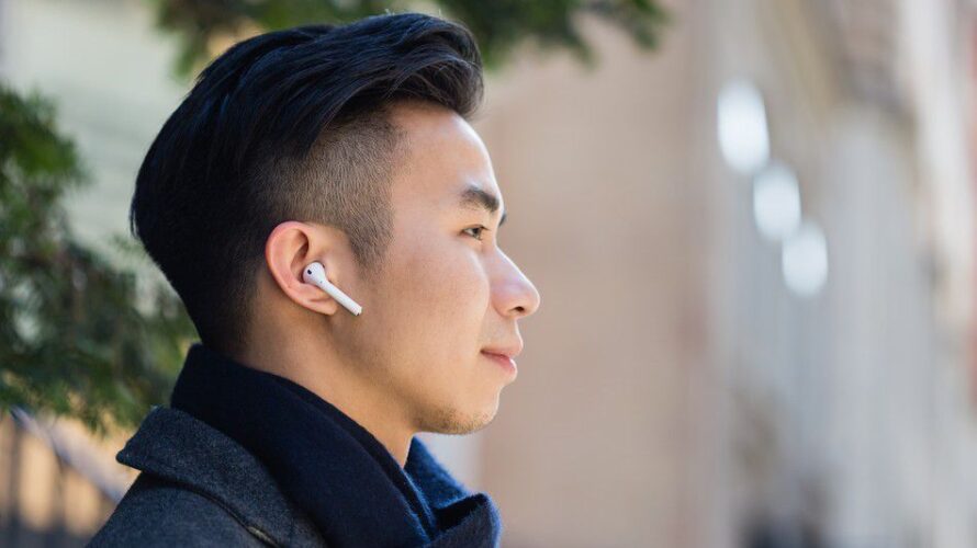 Keep Wireless Earbuds From Falling Out of the Ears