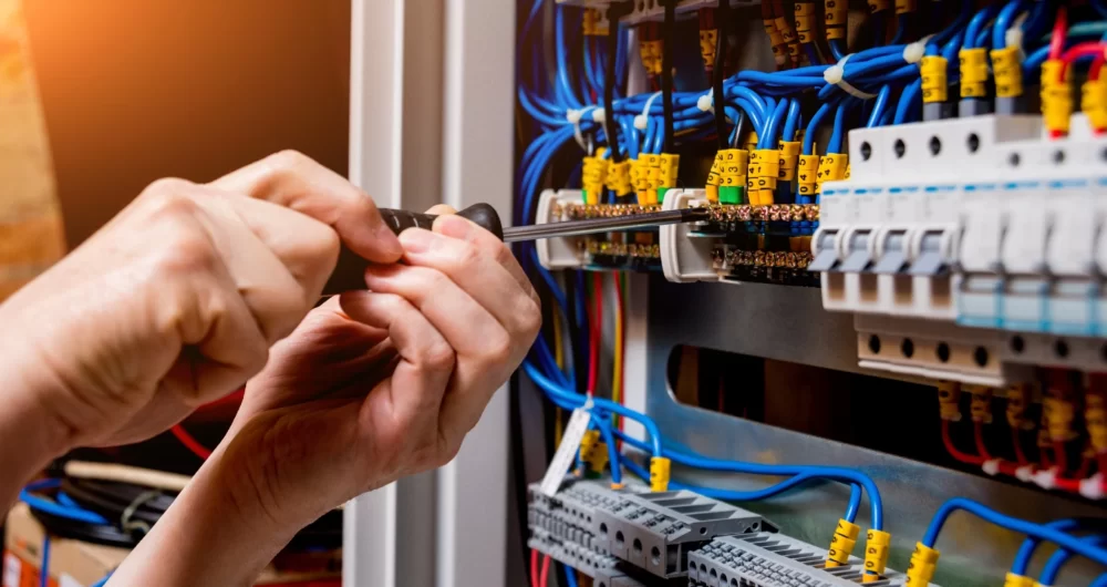Reason To Hire A Qualified And Experienced Electrician