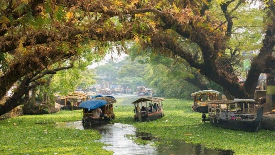 Kerala Awaits: Stunning Landscapes and Vibrant Traditions